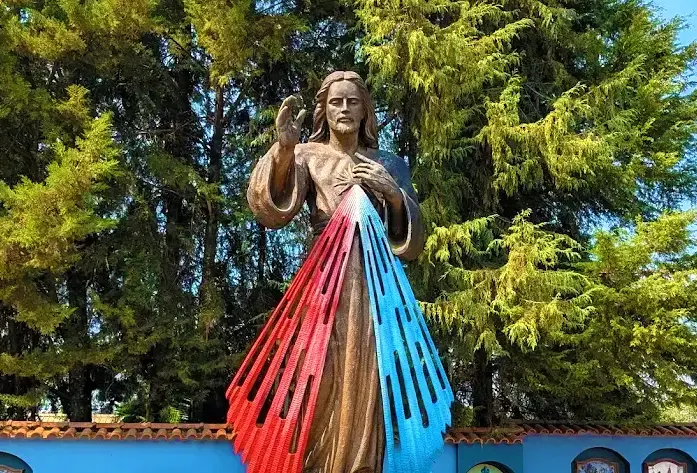 Jesus of Mercy statue at Nyarushishi