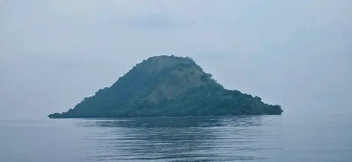 Lake Kivu Boat Tours & Napoleon Island