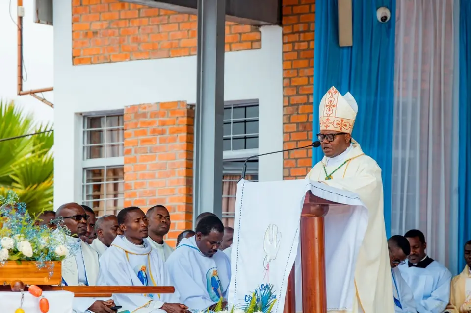 More Than 100,000 Pilgrims Gather in Kibeho for Assumption Day: photo 1 from Kibeho, Rwanda